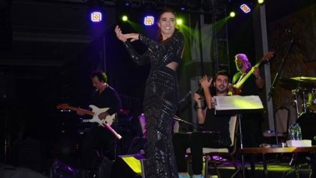 Tilbe'den Hayranlarına Üzücü Haber: ''Mayısa Kadar Konser Yapmayacağım''