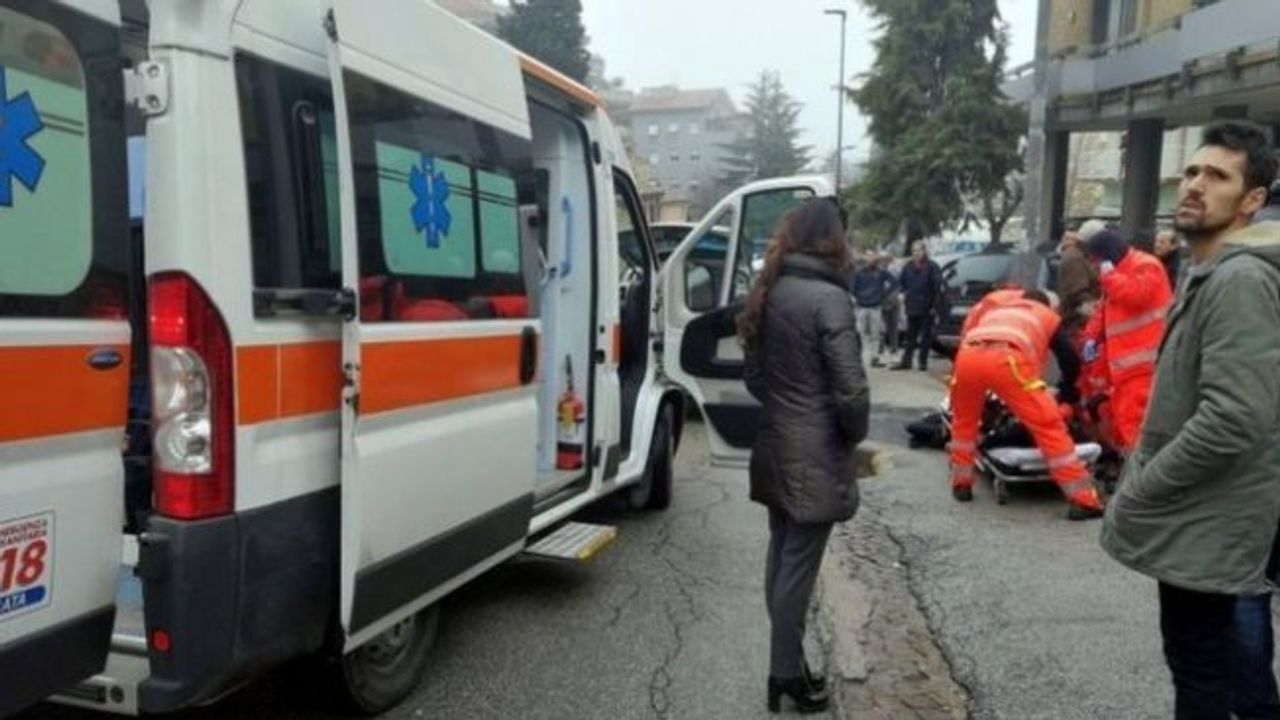 İtalya'da Sokak Ortasında Siyahi Göçmenlere Silahlı Saldırı Yapıldı