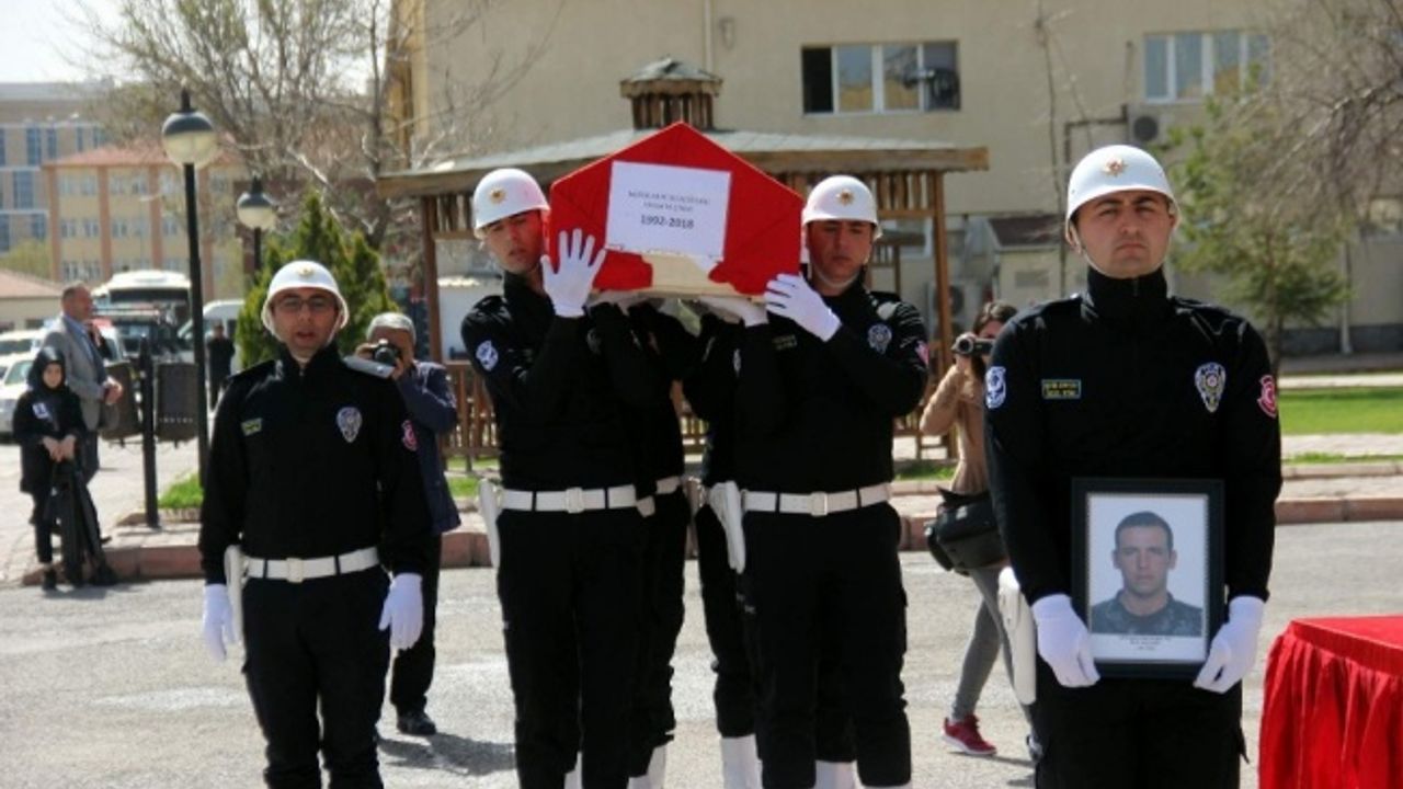 Trafik kazasında Şehit olan polis törenle uğurlandı!
