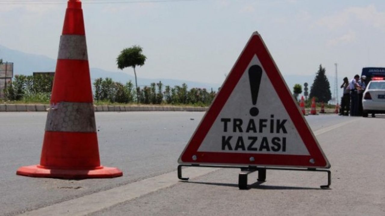 Kayseri'de İki Otomobil Çarpıştı: 3 Yaralı !