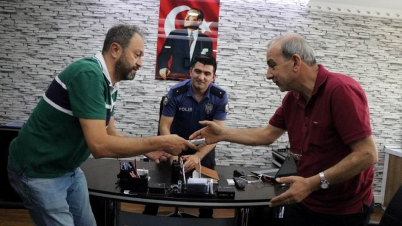 Kayserili esnaf bulduğu 10 Bin doları sahibine teslim etti!