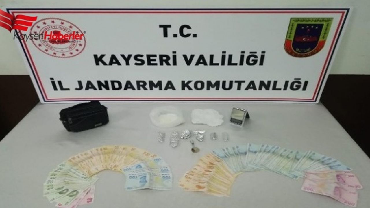 Kayseri'de uyuşturucu satan kadın yakalandı!