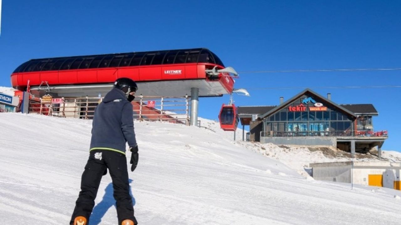 Erciyes’te kayak keyfi tüm hızıyla sürüyor