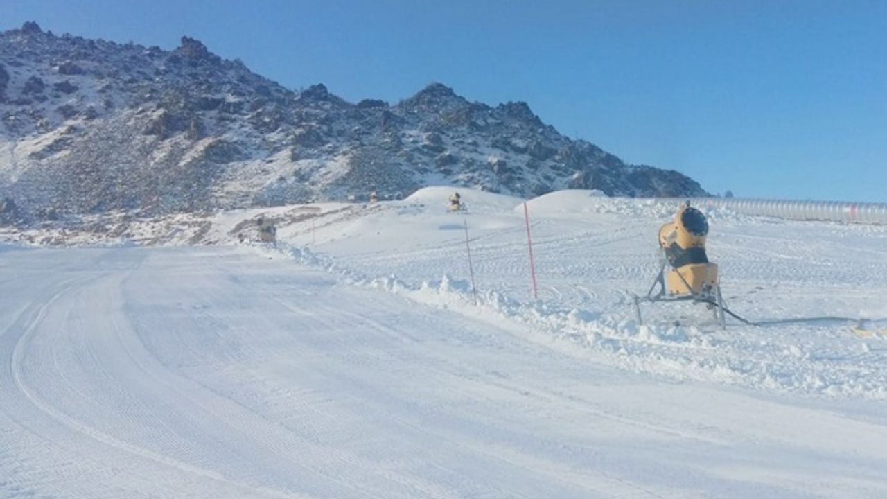 Hacılar Kapı pistinde kayak sezonu açıldı