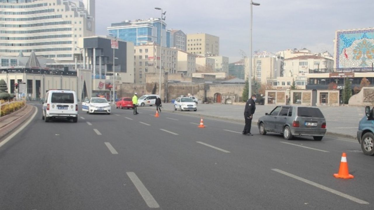 Kayseri’de cadde ve sokaklar boş kaldı