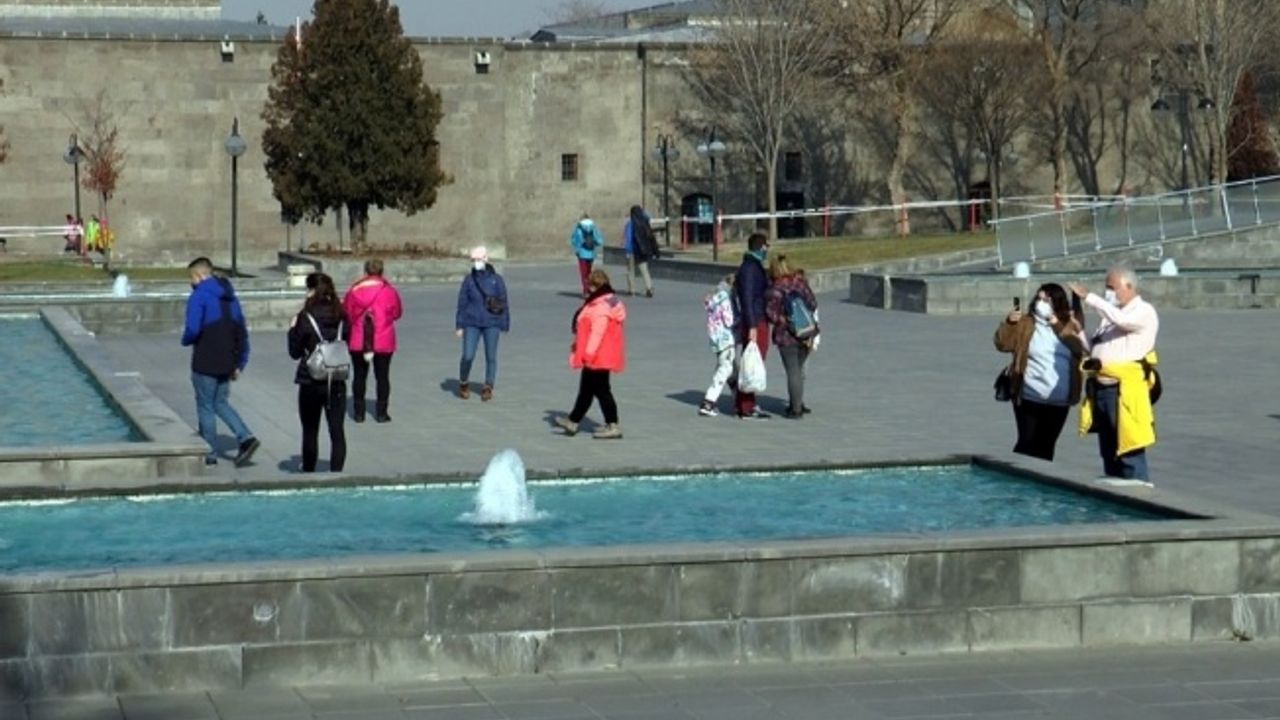 Kayseri’de sokağa çıkma kısıtlamasında meydan turistlere kaldı