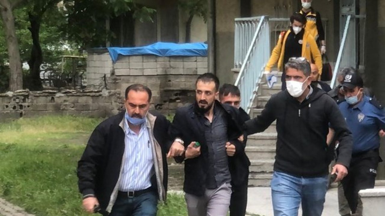 Kendini bıçakla eve kapatan madde bağımlısı şahıs, özel harekat polisini harekete geçirdi