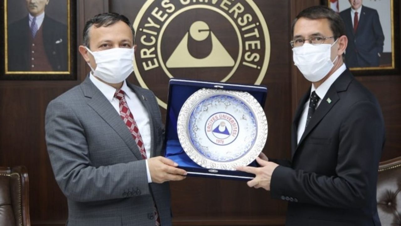 Türkmenistan Büyükelçisi İşankuli Amanlıyev, Rektör Çalış’ı ziyaret etti