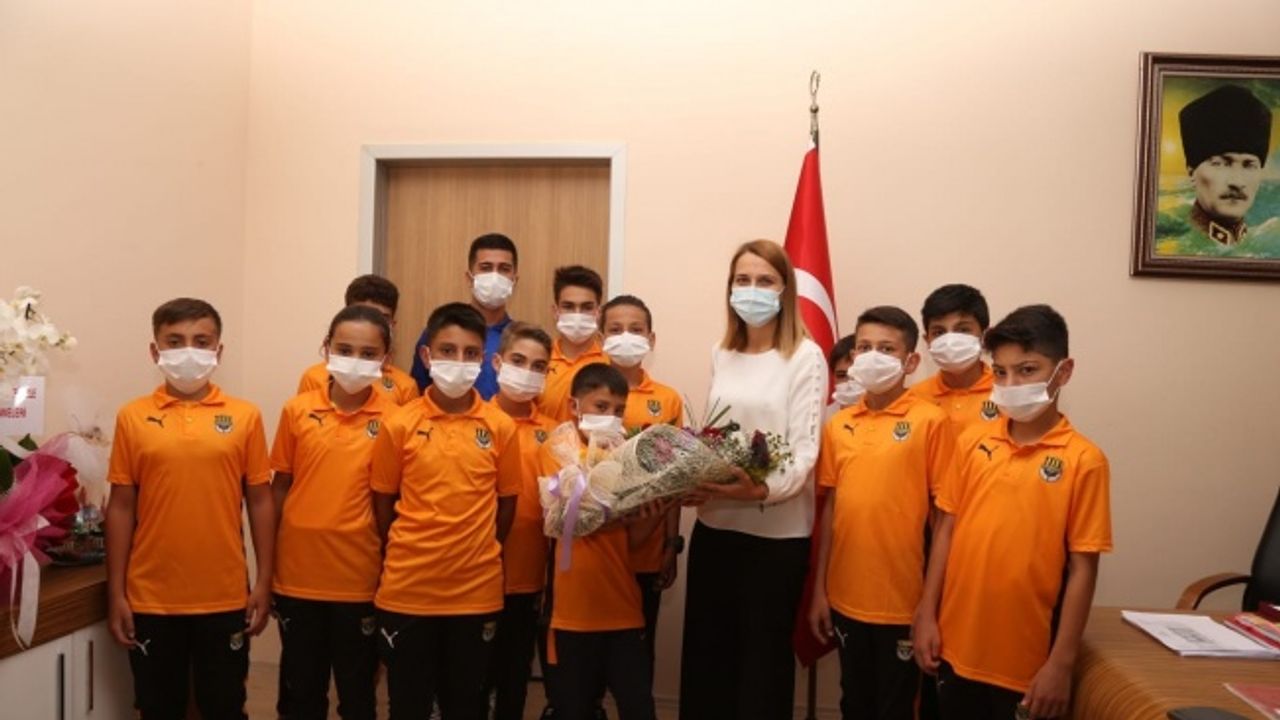 Yerköyspor Futbol Akademisi’nden Yahyalı Devlet Hastanesi’ne ziyaret