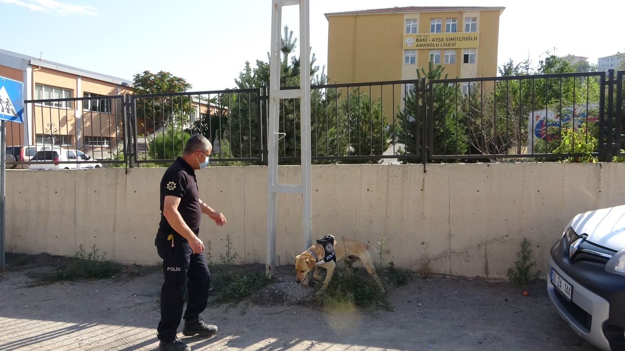 Kayseri polisinden okul bölgelerinde 'narko-okul' uygulaması