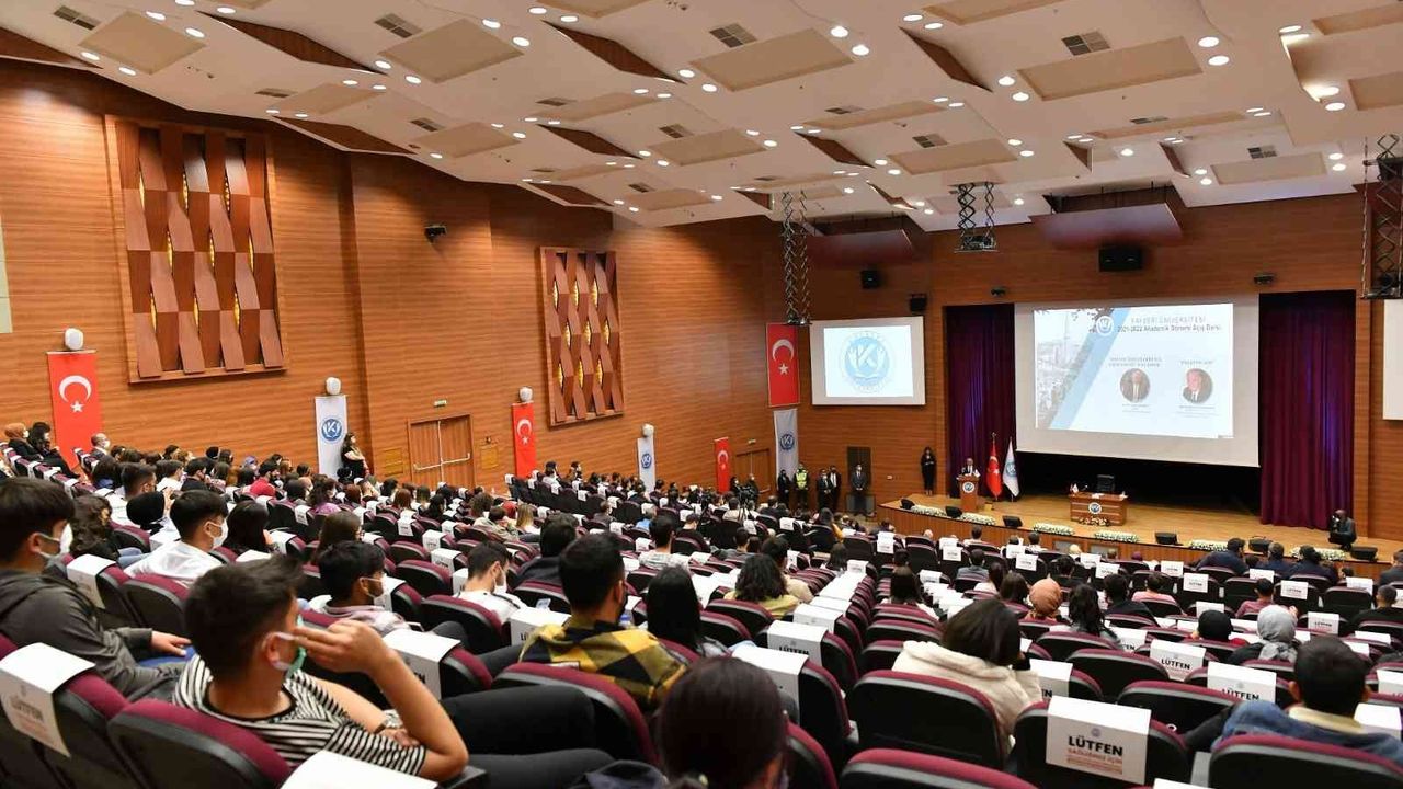 Başkan Büyükkılıç, Kayseri Üniversitesi’nin açış dersine katıldı
