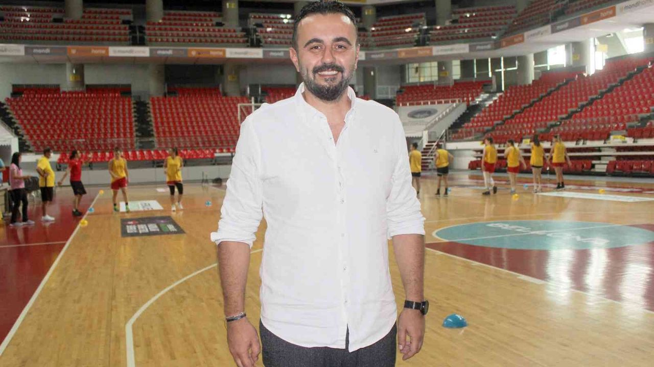 Bellona Kayseri Basketbol Sportif Direktörü Ahmet Bozbey:"14 takım içinde parası en az olan takımız"