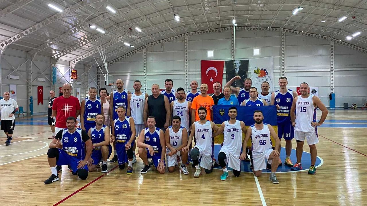 Hasan Aksoyak, 6. Uluslararası Kemer Basketbol Master Cup’ta en iyi forvet seçildi