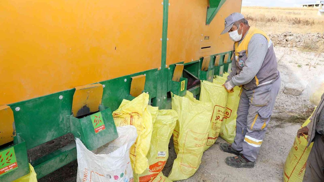 “Talas Belediyesi’nin tohum eleme makinesi işimizi kolaylaştırdı”