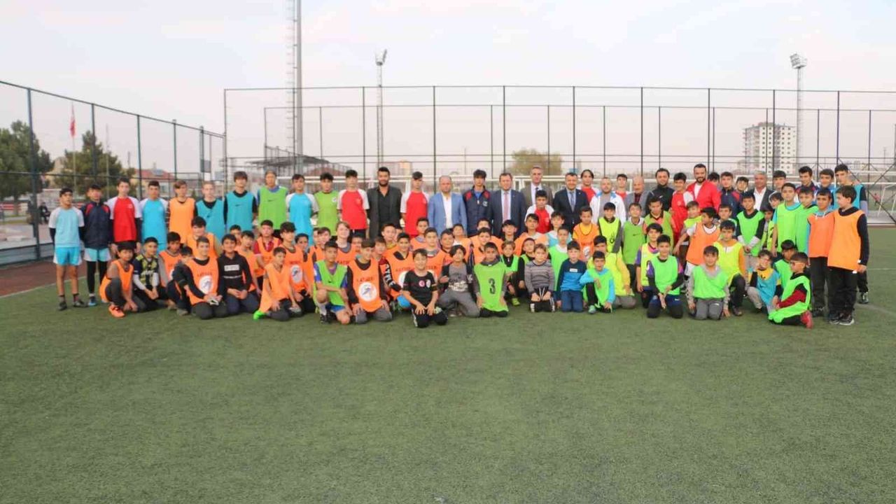 Kabakcı’dan genç futbolculara tatlım ikramı
