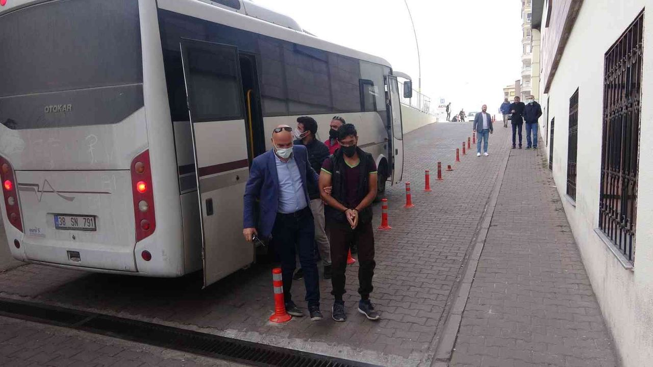 Kayseri’deki DEAŞ operasyonunda yakalanan 7 kişi sınır dışı edilecek