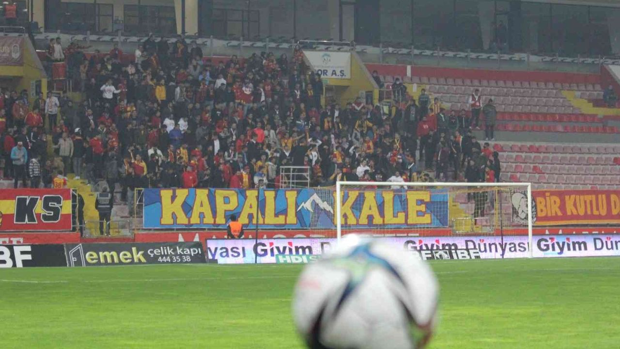Kayserispor-Göztepe maçını 3 bin 560 taraftar izledi