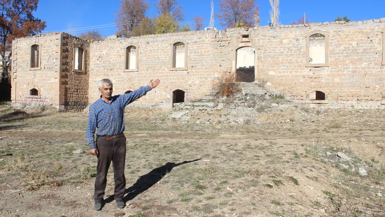 Atatürk'ün talimatıyla yapılan okul restore bekliyor