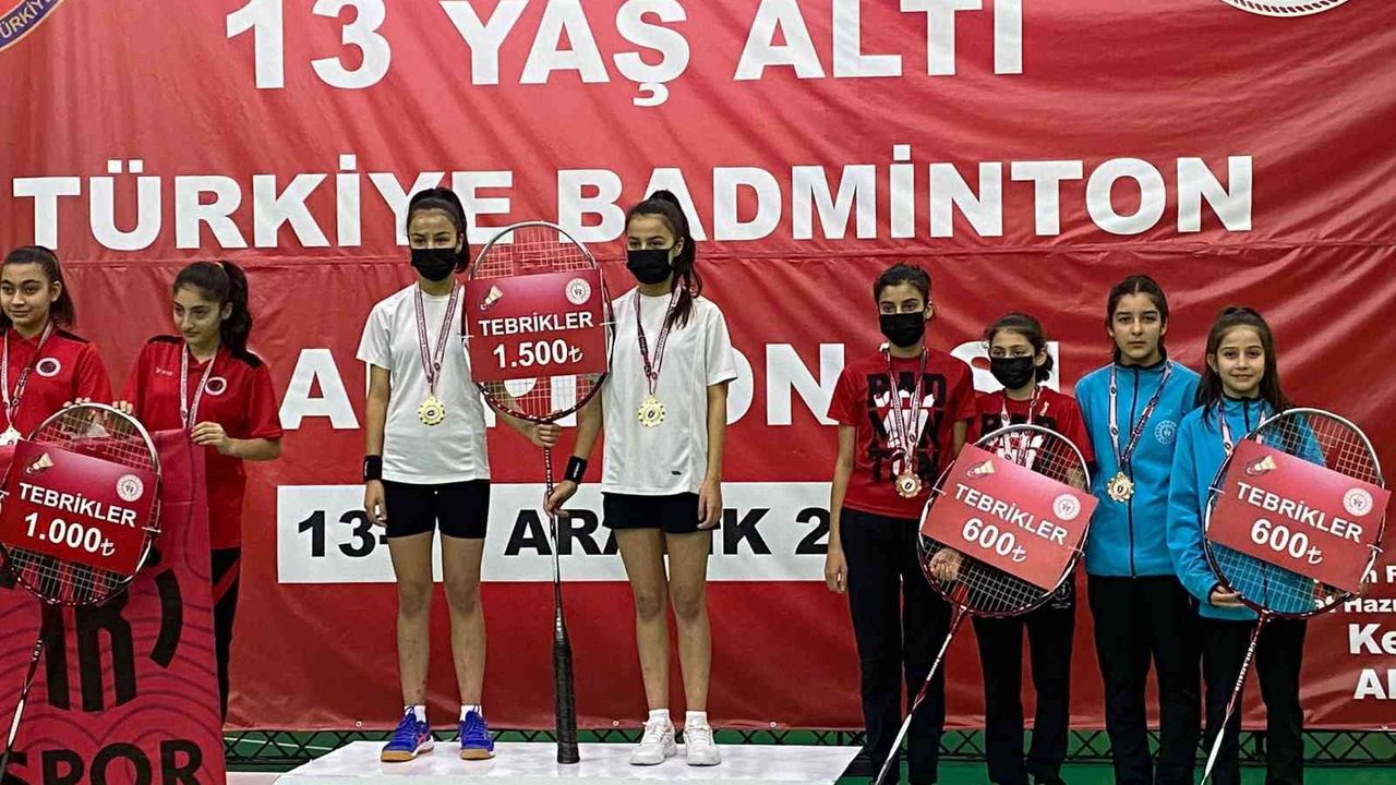Kayserili sporcular Badminton’da Türkiye üçüncüsü