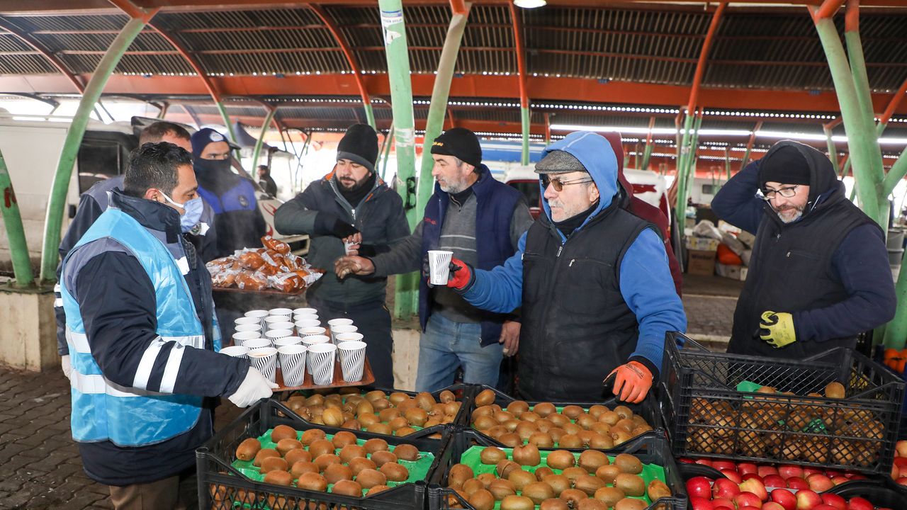 Talas’ta pazar esnafına soğuk günde sıcak çorba