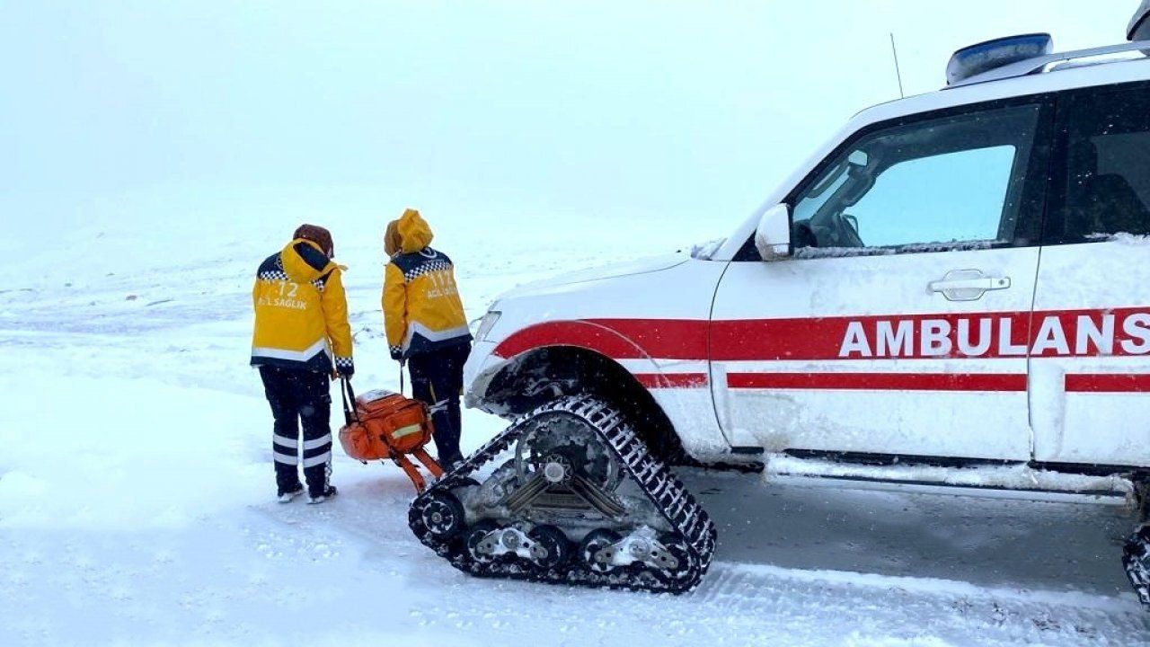 112 ekipleri paletli ambulanslarla kar-kış dinlemedi hastaların imdadına yetişti