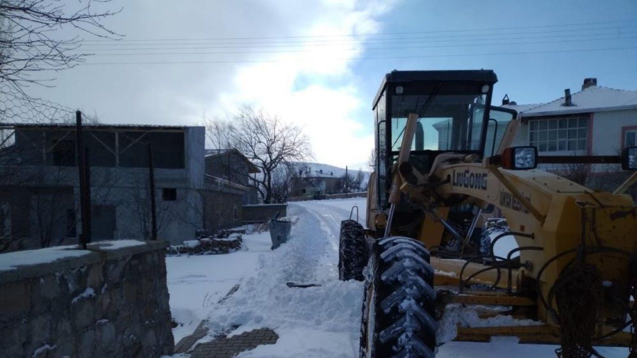 Kayseri’de ulaşıma kar ve tipi engeli; 173 mahalle yolu ulaşıma kapalı