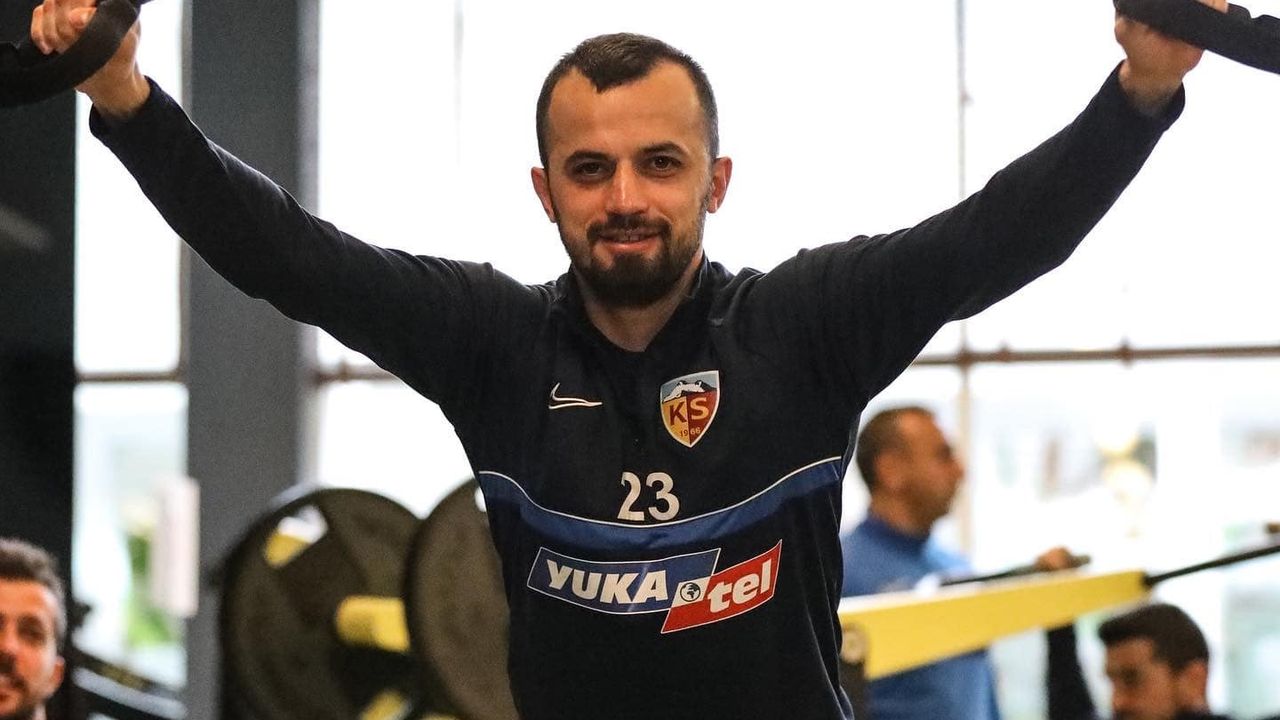 Kayserispor kaptanı İlhan Parlak: "Hedefimiz ilk 10 içinde olmak"