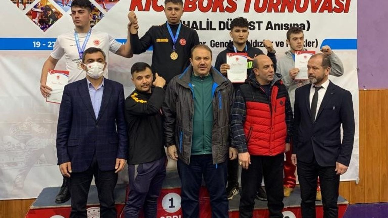 Kadir Danacıoğlu kickboksta Türkiye Şampiyonu oldu