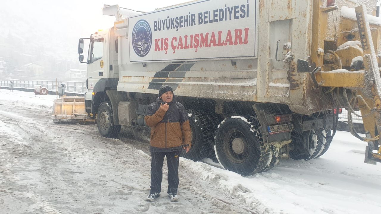 Başkan Büyükkılıç, karla mücadeleyi sahada takip etti