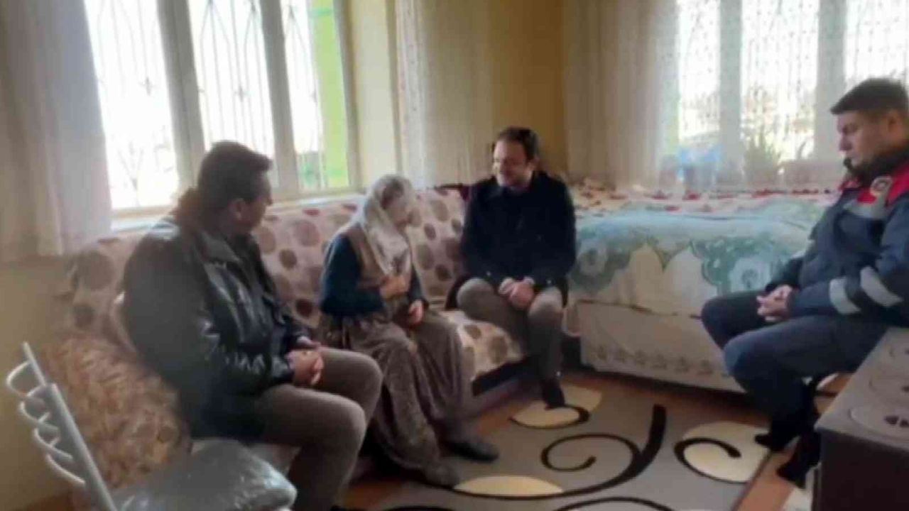 83 yaşındaki Zeliha teyzenin ördüğü çoraplar sınırdaki askerlere ulaştı