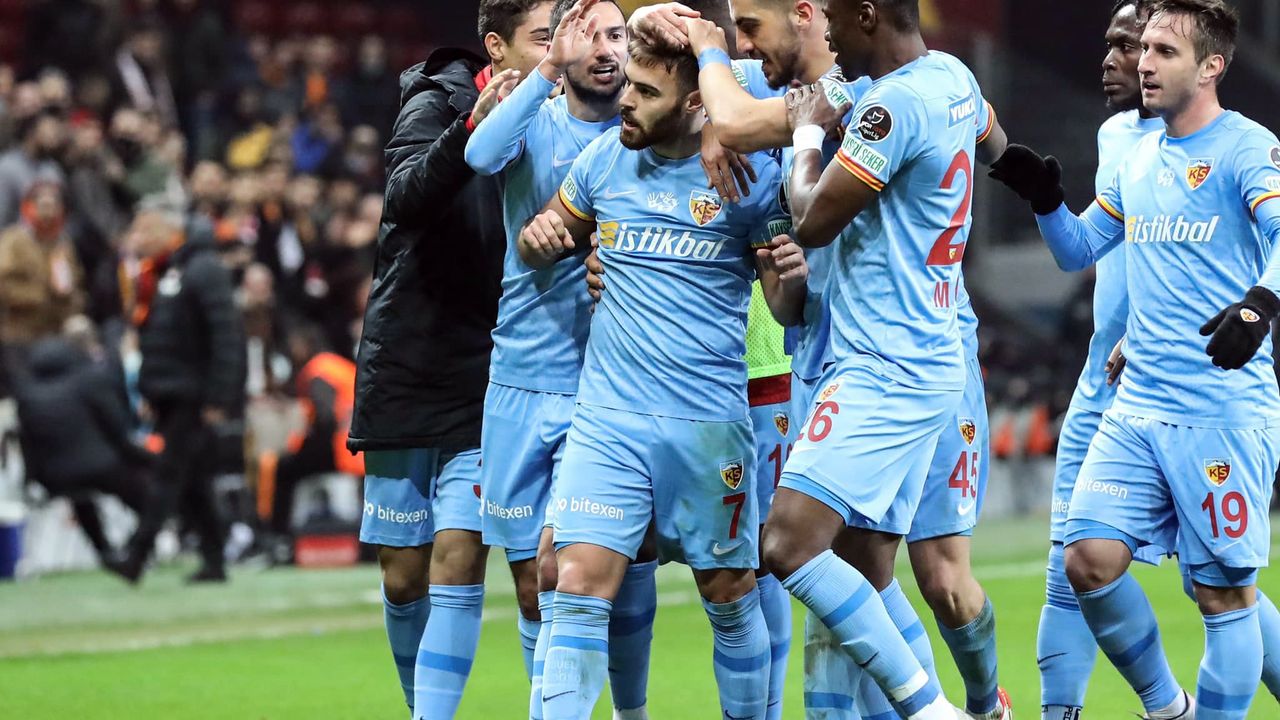 Kayserispor İstanbul'dan 1 puanla döndü