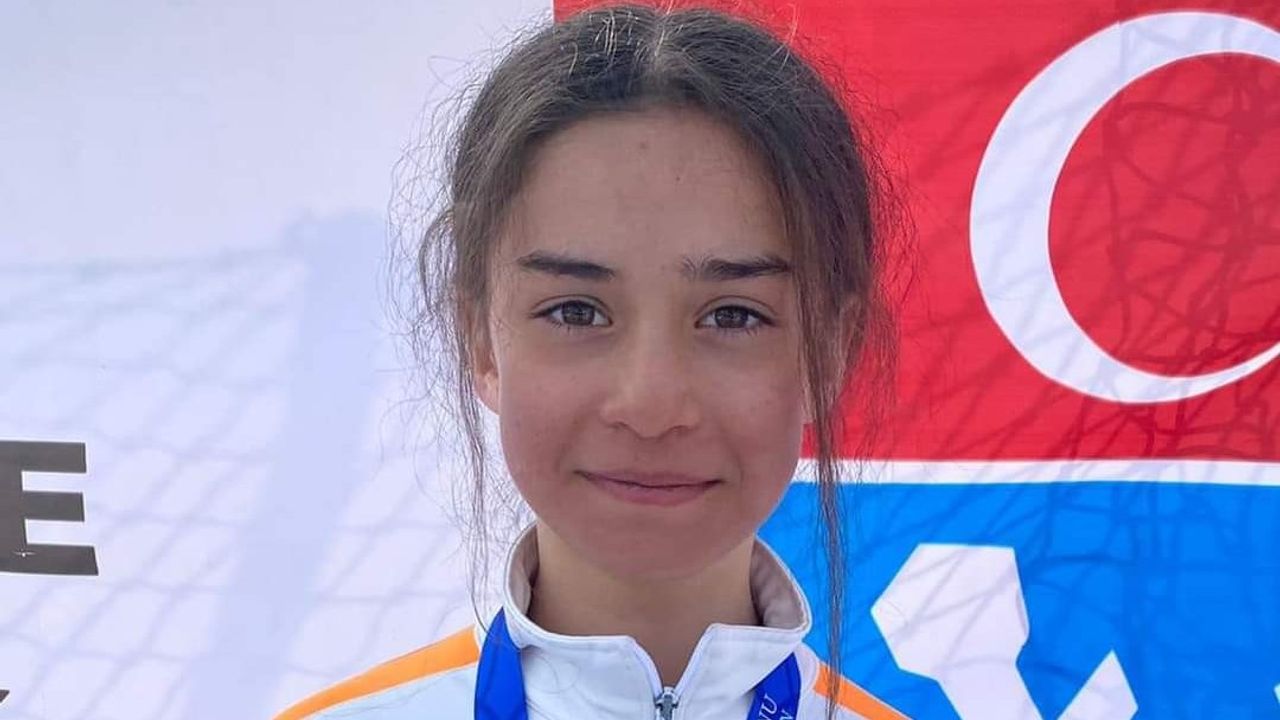 Zeynep Nisa Yerebasmaz Türkiye ikincisi oldu