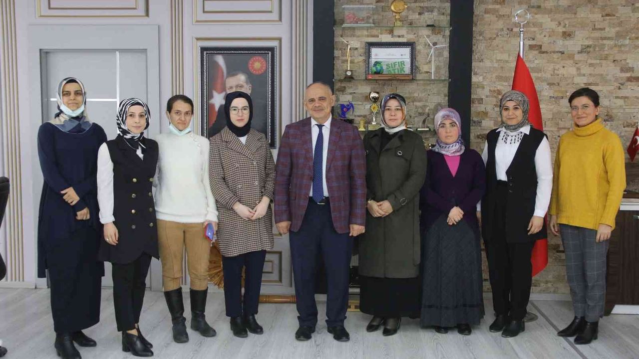 Başkan Öztürk, Kadınlar Günü’nü personelleri ile birlikte kutladı