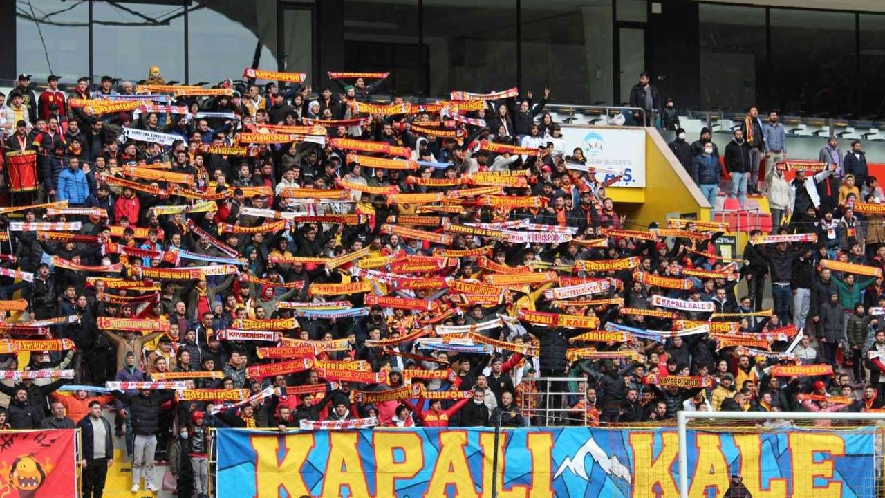 Kayserispor-Konyaspor maçını 7 bin 212 taraftar statta izledi