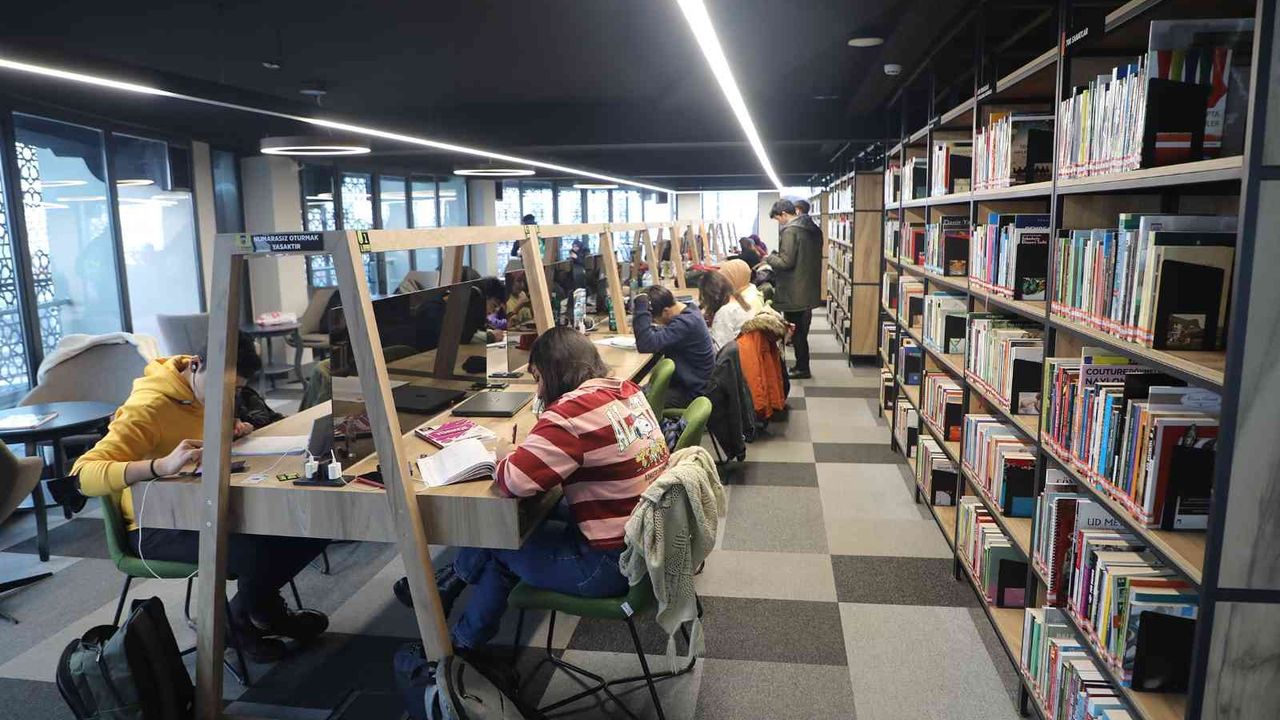 Talas’ın kütüphaneleri öğrencilerin gözdesi