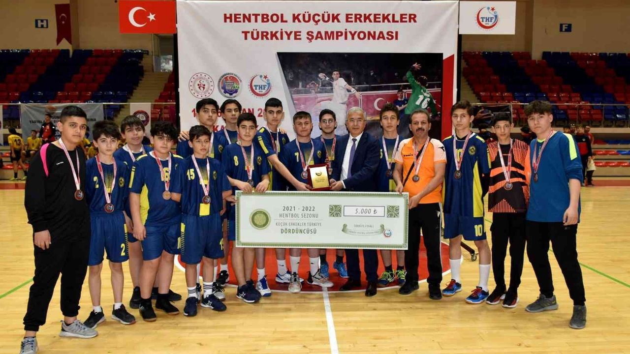 İzzet Öksüzkaya hentbolde Türkiye 4.’sü oldu