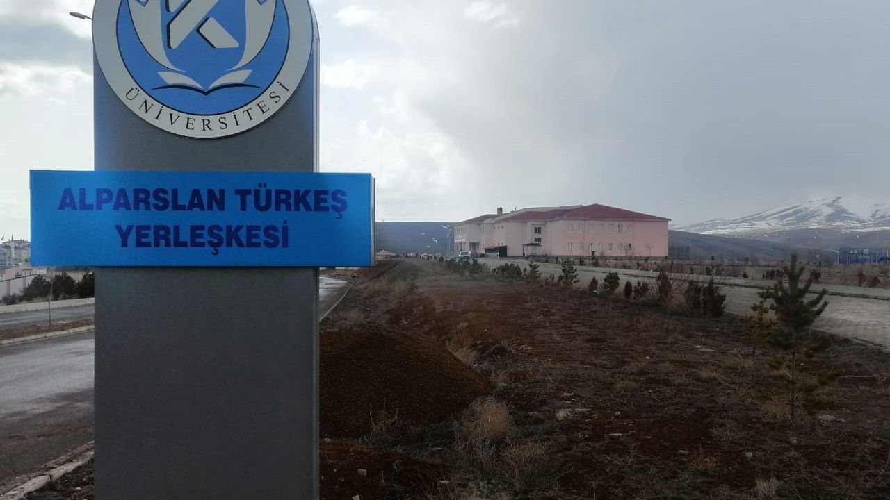 Kayseri Üniversitesi Pınarbaşı Yerleşkesine Alparslan Türkeş İsmi Verildi