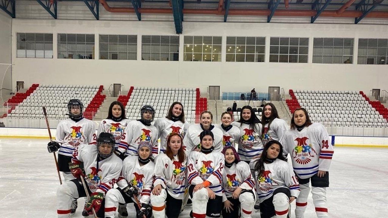 Spor AŞ Buz Hokeyi takımı Ankara’da farklı kazandı