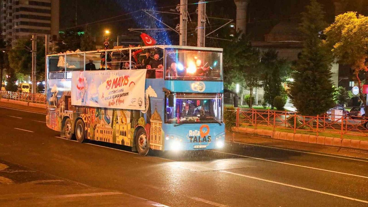 Talas’ta gezi otobüsüyle 19 Mayıs coşkusu