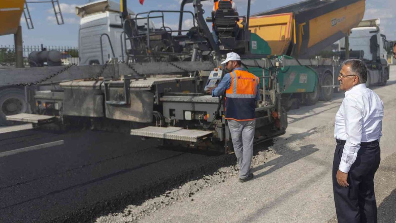 Büyükşehirden günde 500 ton asfalt