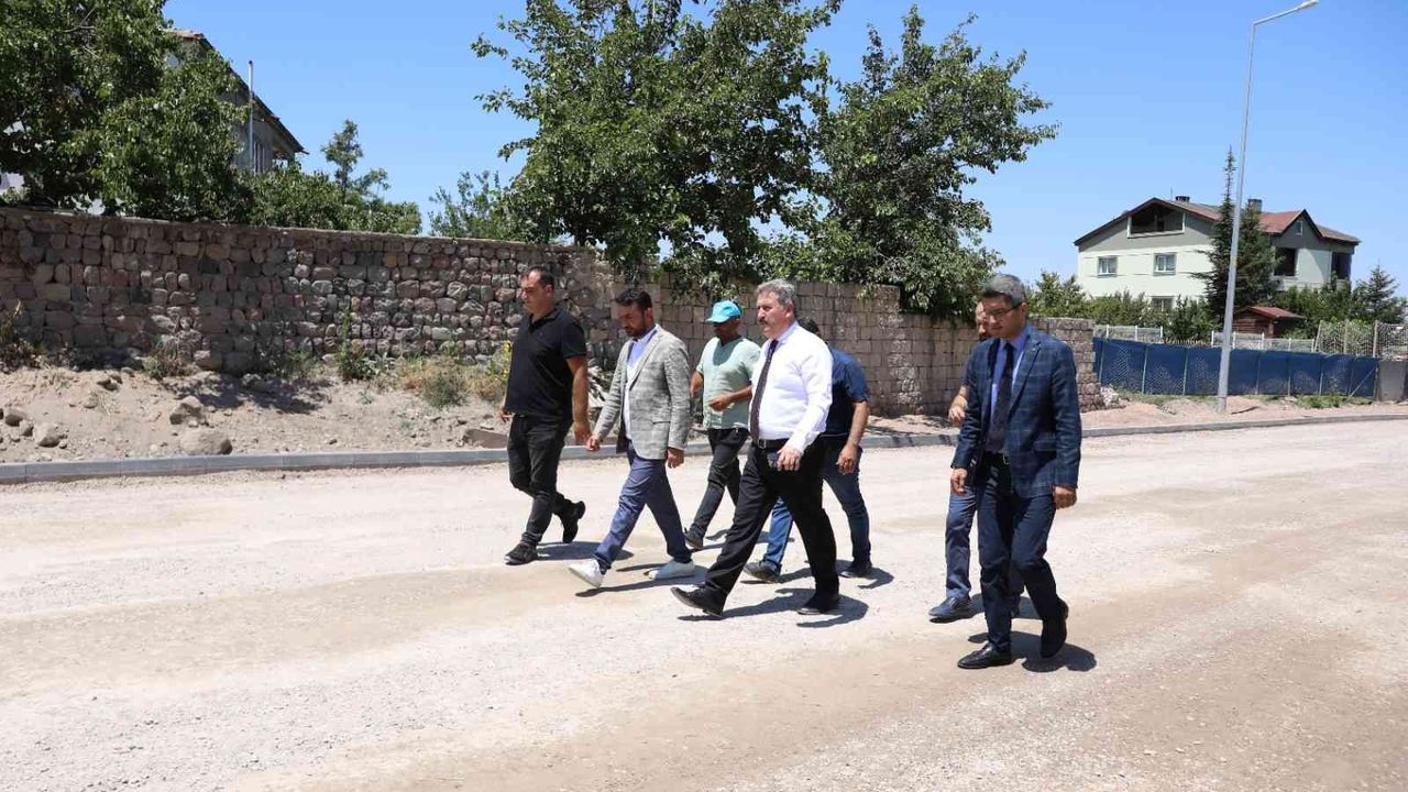 Başkan Palancıoğlu, Erenköy’deki asfalt çalışmalarını inceledi
