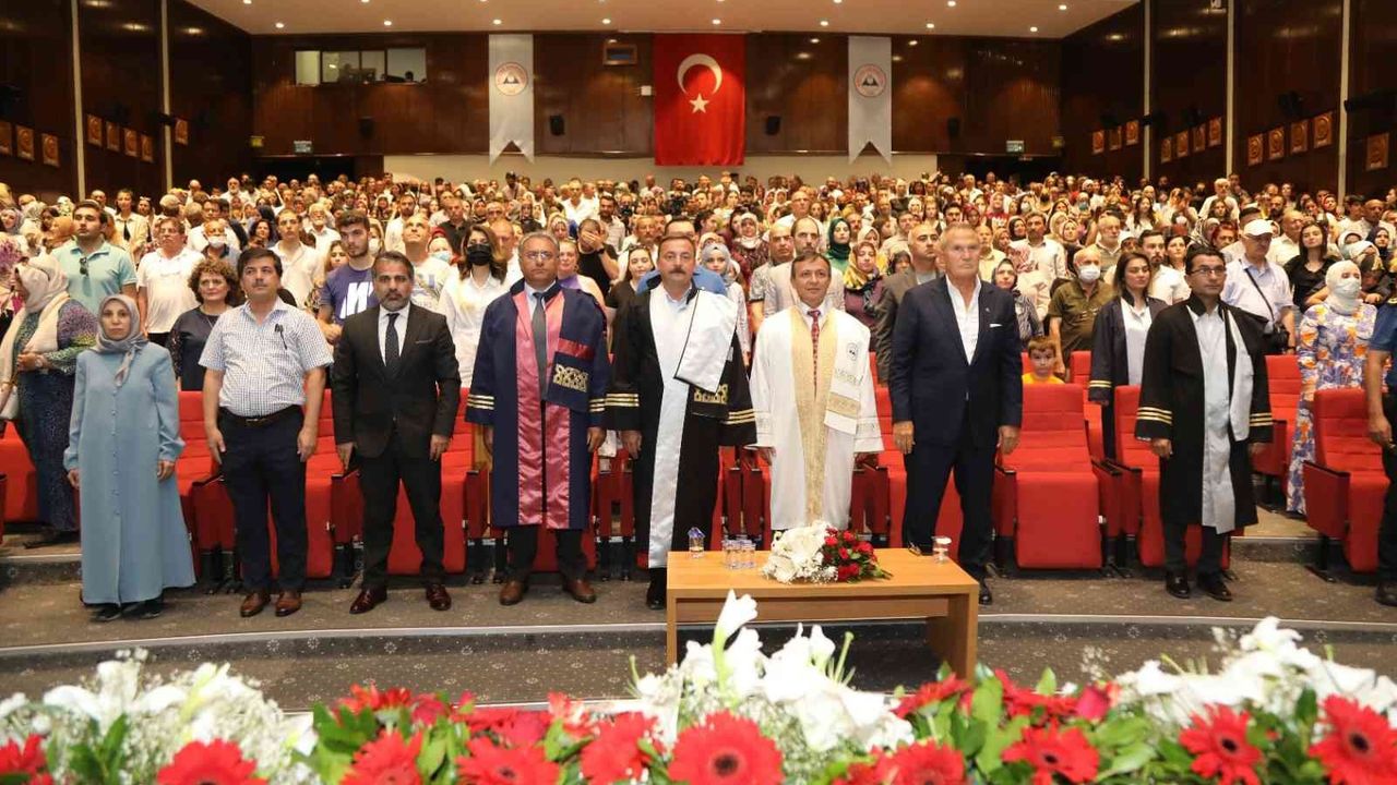 Erciyes Üniversitesi İletişim Fakültesi yeni mezunlarını verdi