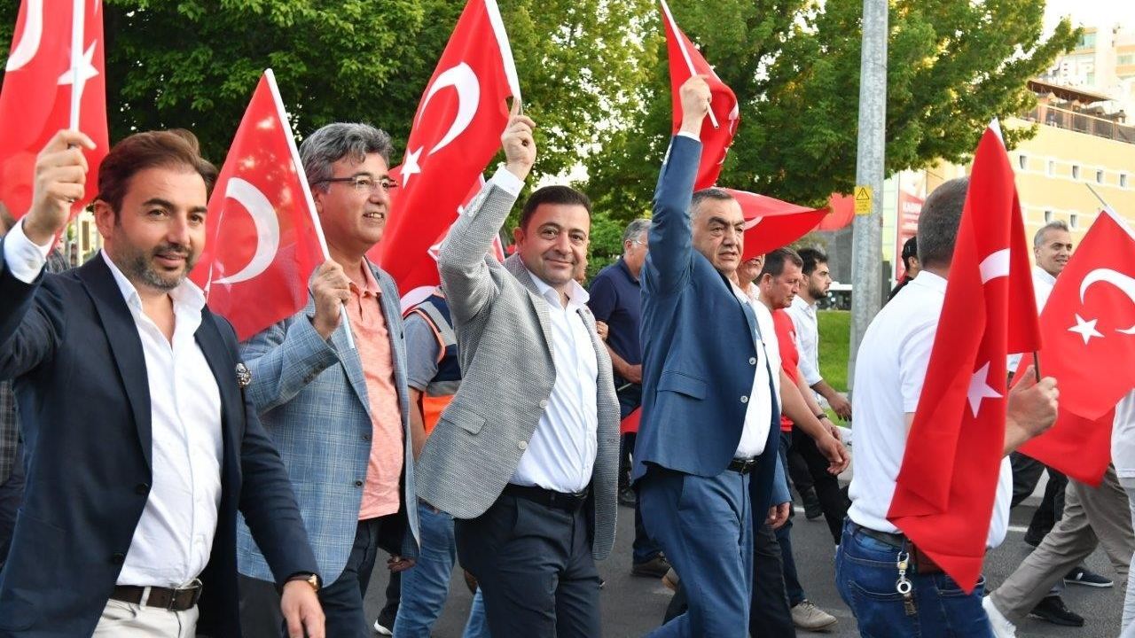 İş Dünyası ’Türkiye Aşkına’ yürüdü