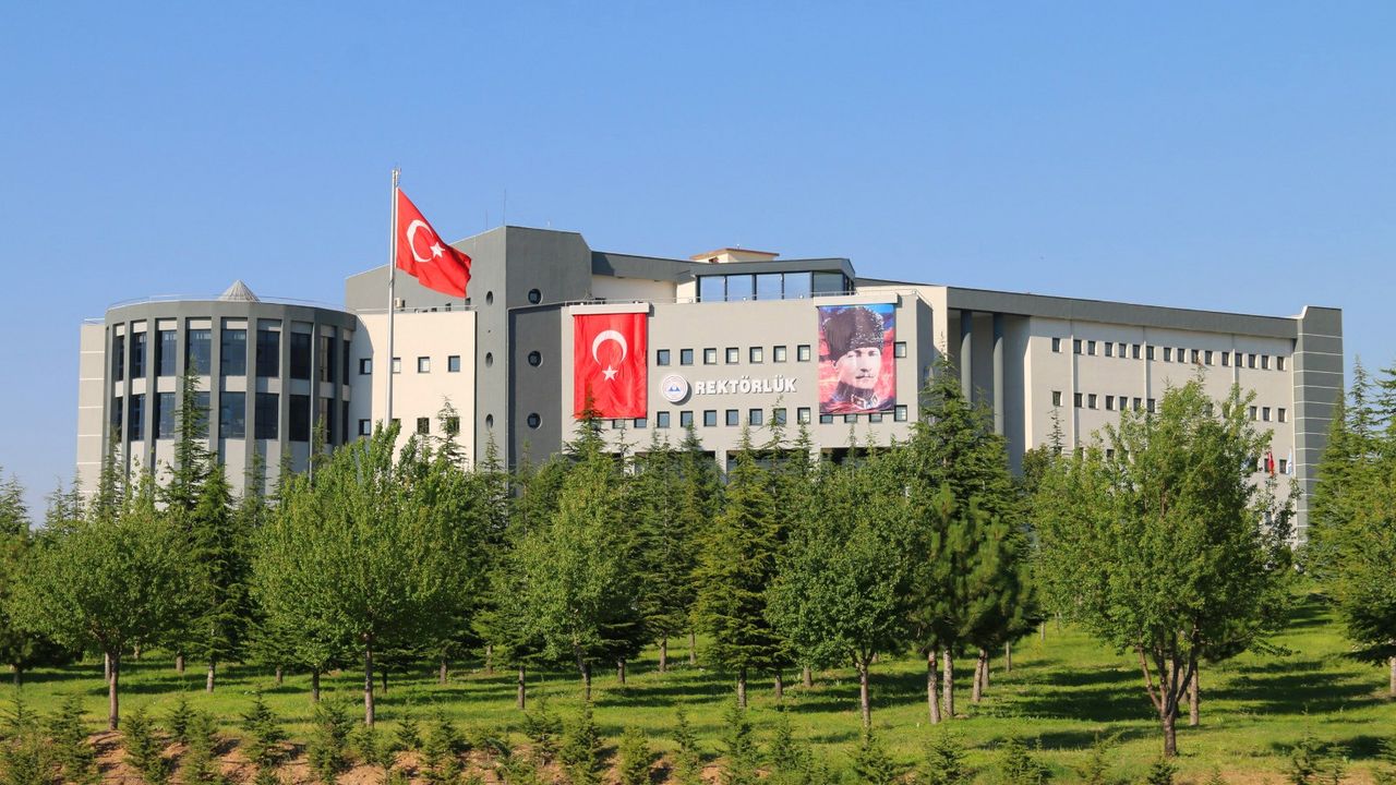 Erciyes Üniversitesi Rektörü yeniden aday