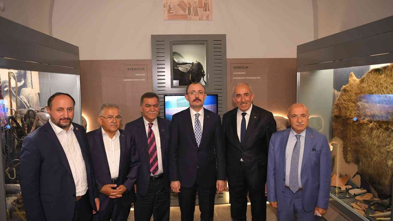 Ticaret Bakanı Muş, Ahi Evran Müzesi'ni gezdi
