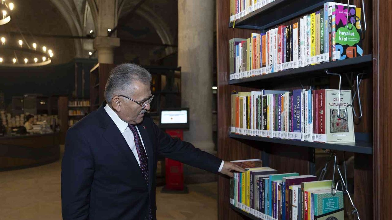 Büyükşehir kütüphaneleri yoğun ilgi görüyor