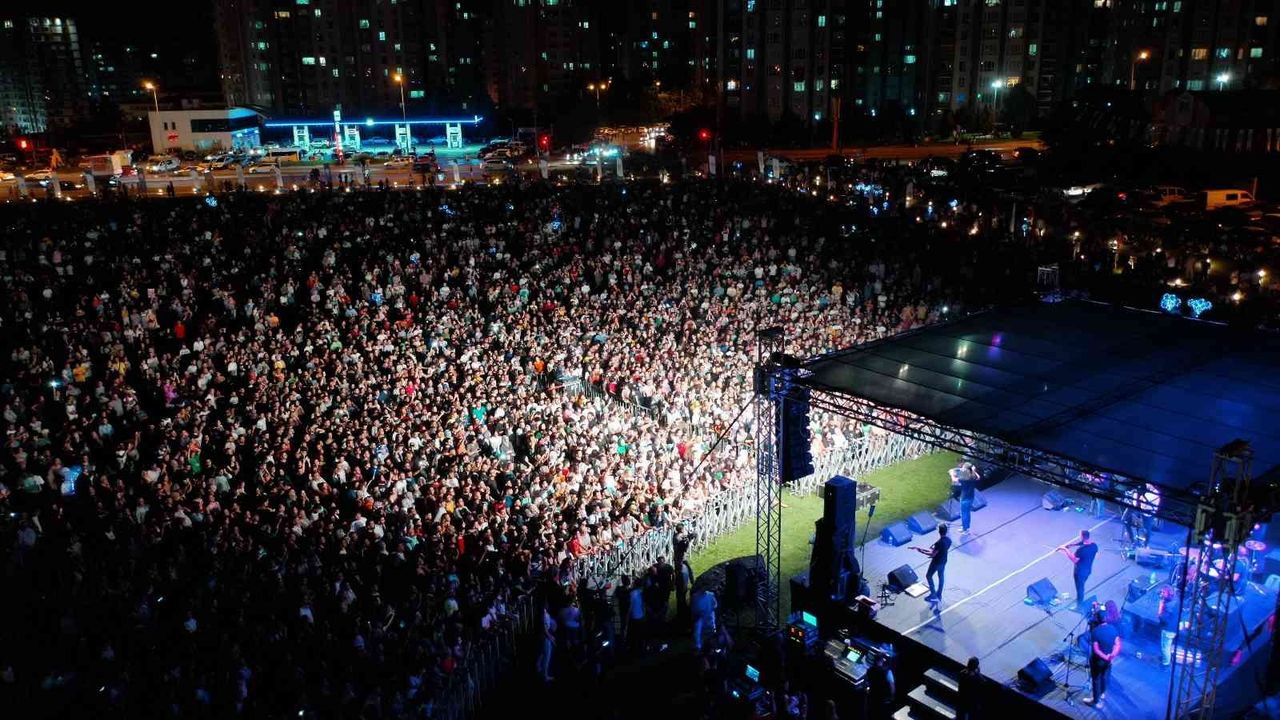 Büyükşehir’in Zafer Bayramı’nın 100. yılına özel konserleri büyük coşkuyla başladı