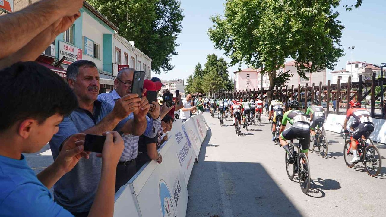 Erciyes Uluslararası Yol Bisiklet Yarışları nefes kesti