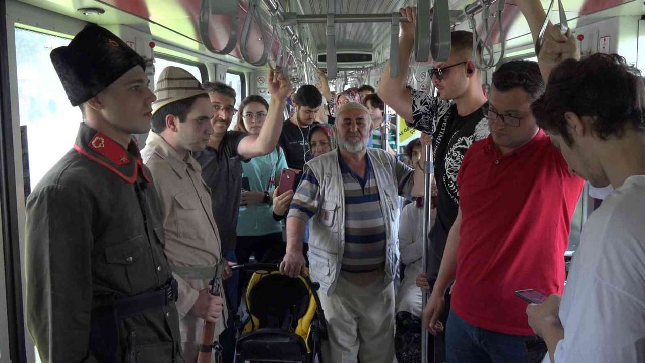 Genç KAYMEK’ten tramvayda Zafer Bayramı’na özel farkındalık etkinliği