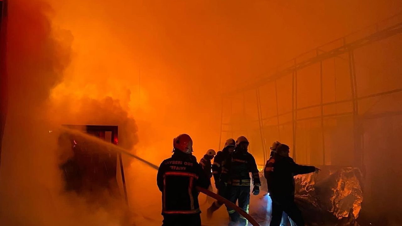 Fabrikada büyük yangın